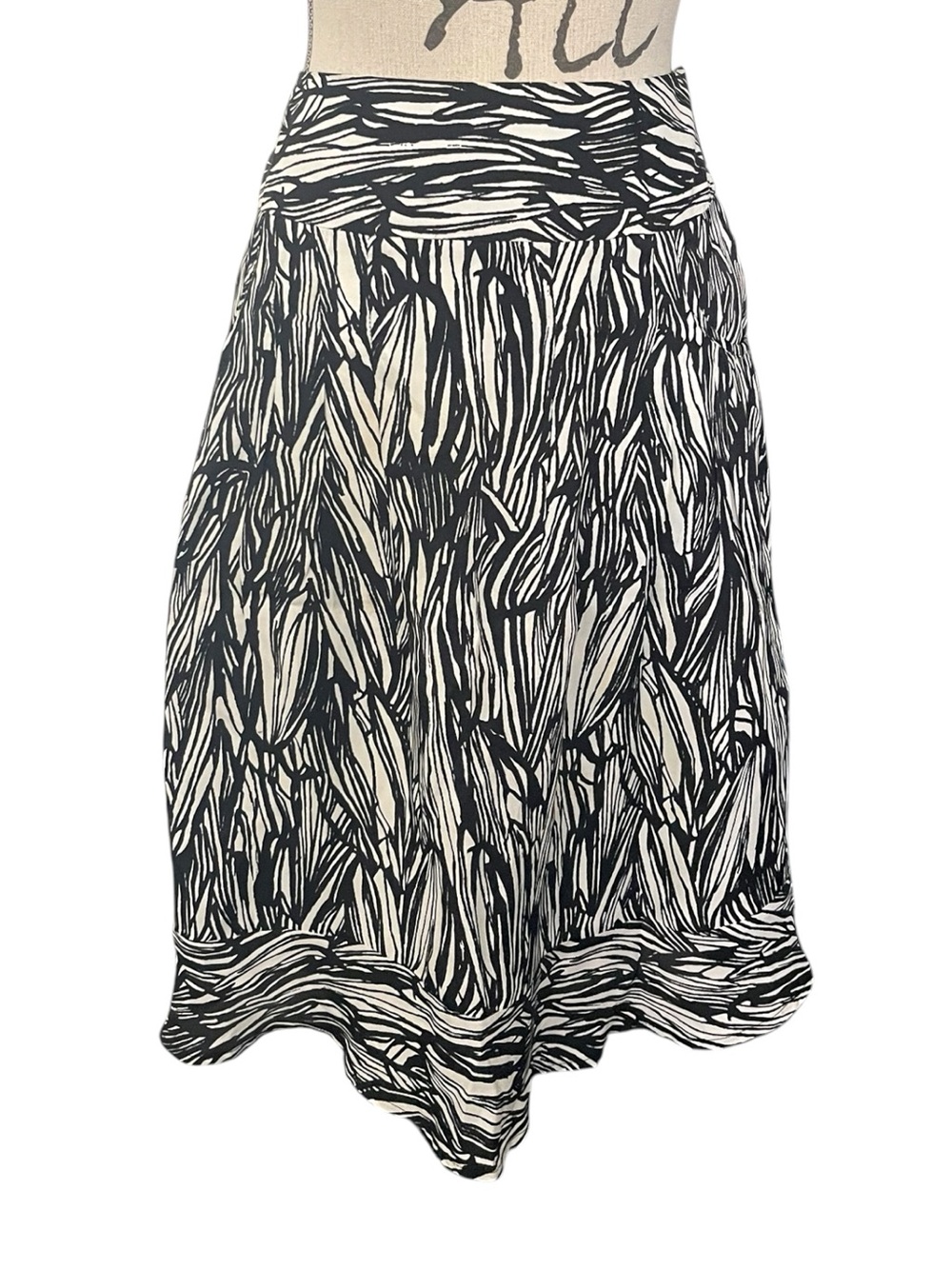 Mexx Black/White Abstract Print Pockets Tulip A-Line Fit and Flare Skirt (6/8)
